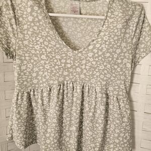 No Boundaries Sage Floral Peplum V-Neck Top